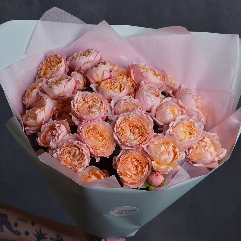 Букет из 9 кустовых Пионовидных роз Джульетта